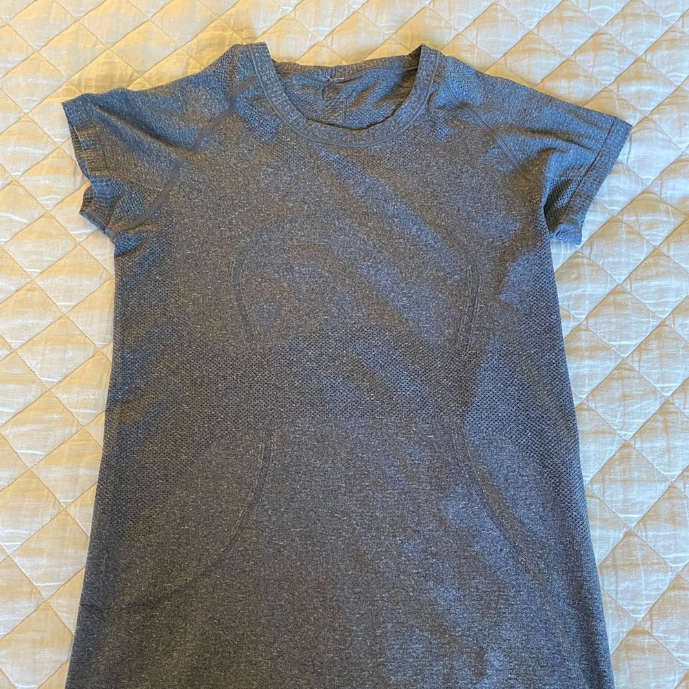 Lulu swiftly tech short sleeve shirt size 8